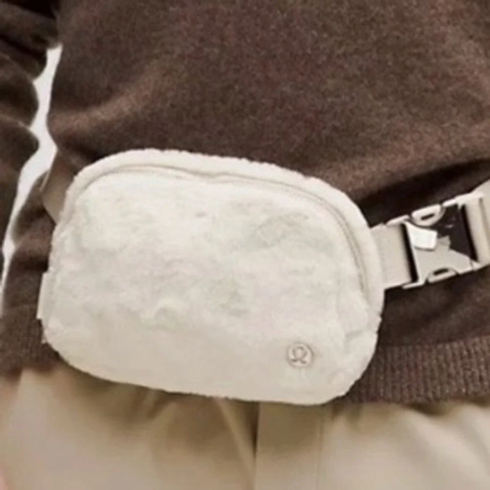 Lululemon Beltbag‎ Sherpa Ivory-White